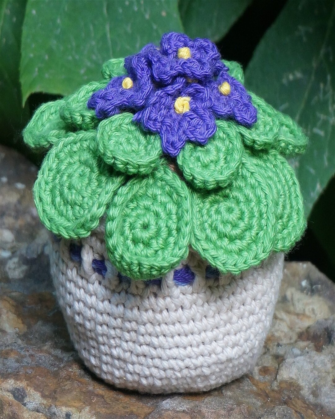 Crochet flowerpot